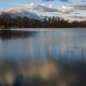 Lac de Ste Hélène entre reflets et montagnes