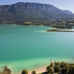 Aiguebelette - entre émeraude et montagnes